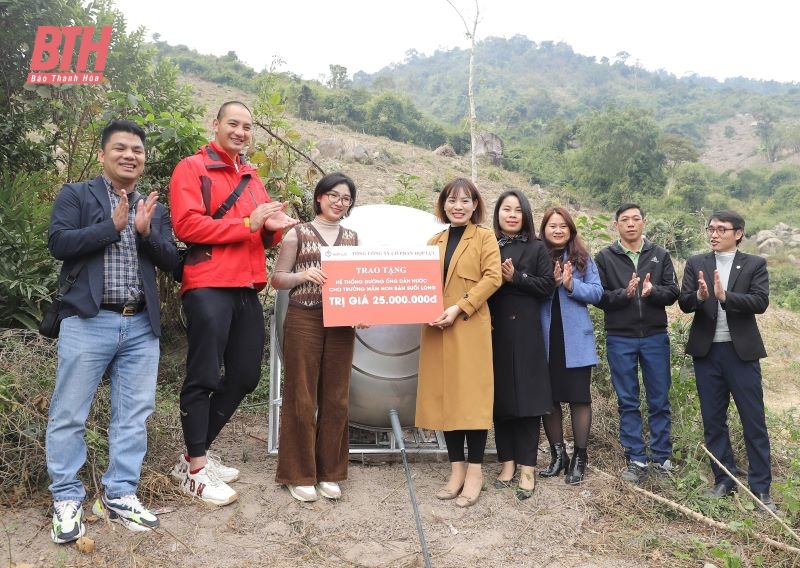 “Hợp Lực chia sẻ yêu thương” tại huyện vùng cao Mường Lát