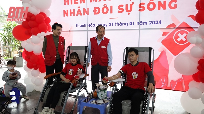 Sôi nổi Lễ hội Xuân hồng năm 2024