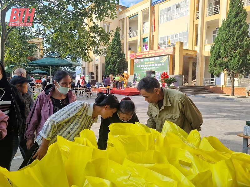 Ấm áp Chương trình “Chợ Tết yêu thương”