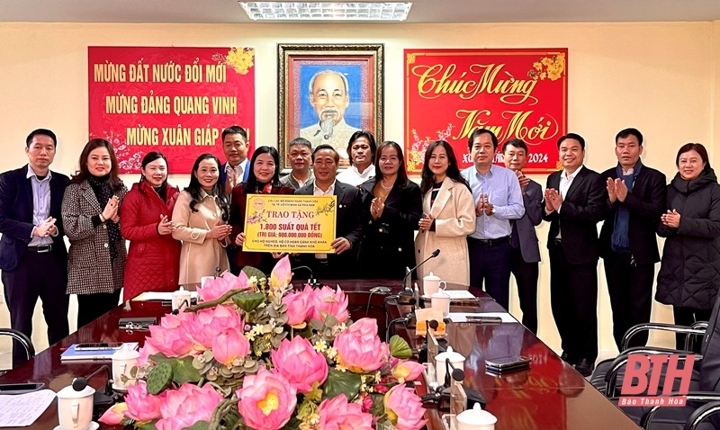 CLB Doanh nhân Thanh Hóa tại TP Hồ Chí Minh và phía Nam trao quà Tết cho hộ nghèo