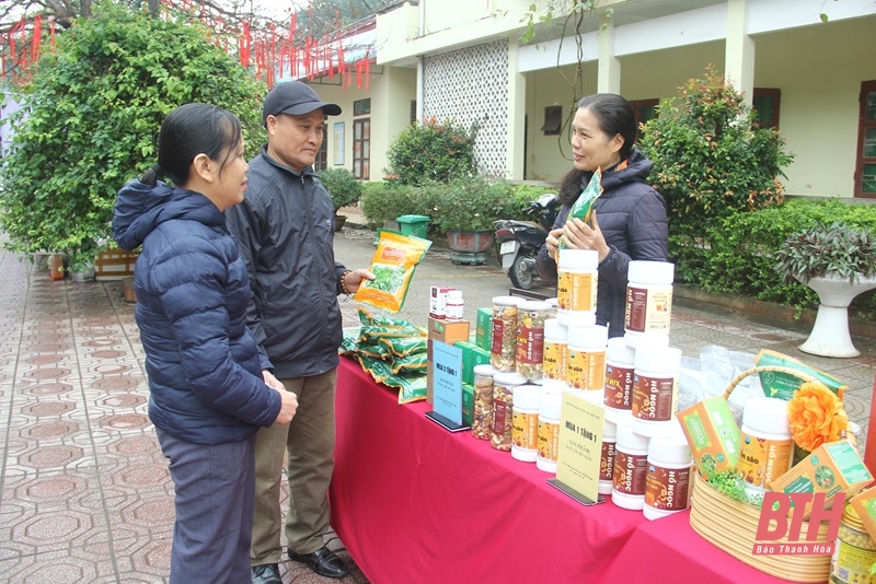 Ấm áp phiên chợ từ thiện “Điểm hẹn mùa xuân”