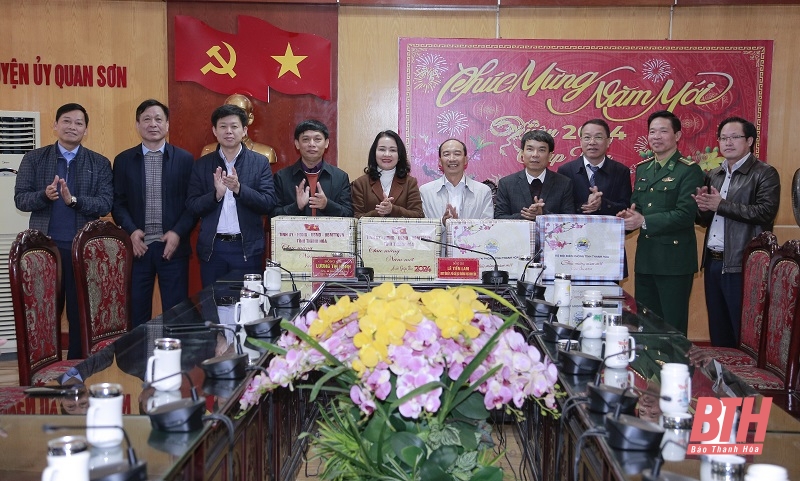 Phó Chủ tịch Thường trực HĐND tỉnh Lê Tiến Lam kiểm tra tình hình sản xuất, đời sống tại huyện Quan Sơn