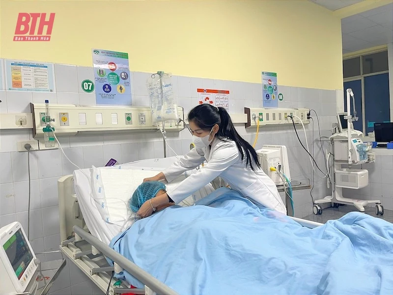 Cảnh báo ngộ độc khí CO từ đốt than, củi để sưởi ấm