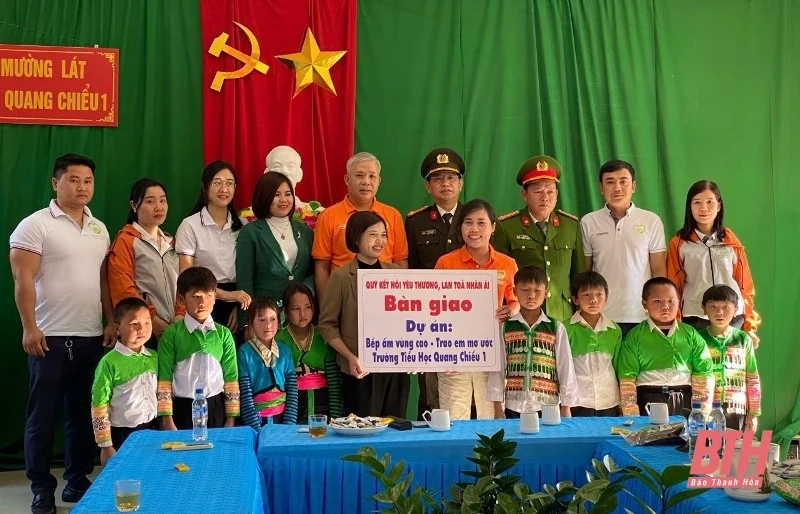 Quỹ kết nối yêu thương - Lan toả nhân ái trao tặng công trình Bếp ấm vùng cao - Trao em mơ ước