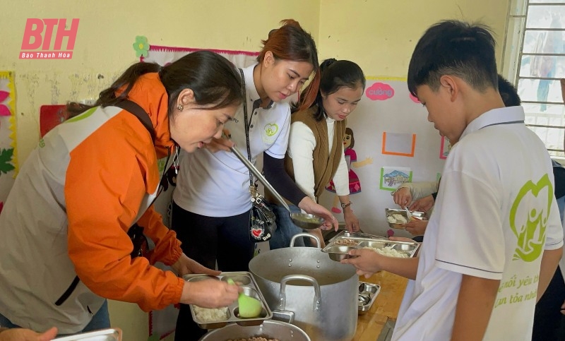 Quỹ kết nối yêu thương - Lan toả nhân ái trao tặng công trình Bếp ấm vùng cao - Trao em mơ ước