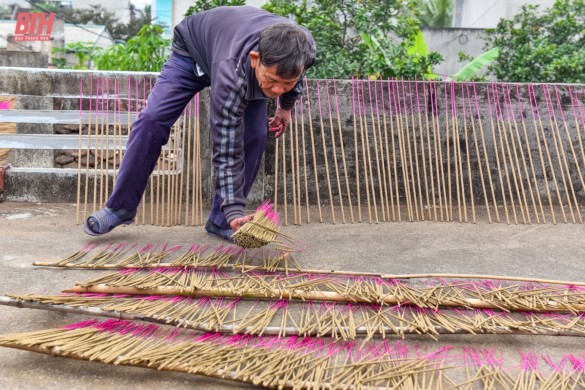 Làng nghề làm hương 300 tuổi tất bật vào mùa tết