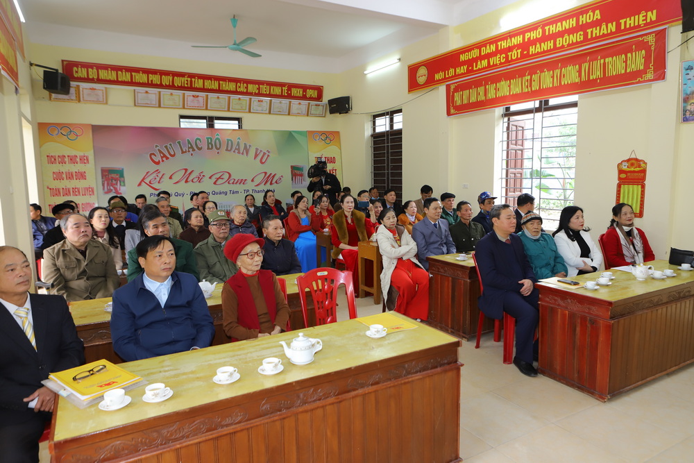 Bí thư Tỉnh ủy Đỗ Trọng Hưng kiểm tra công tác chăm lo cho Nhân dân vui xuân, đón tết tại TP Thanh Hóa; tặng quà cho gia đình chính sách, người tàn tật