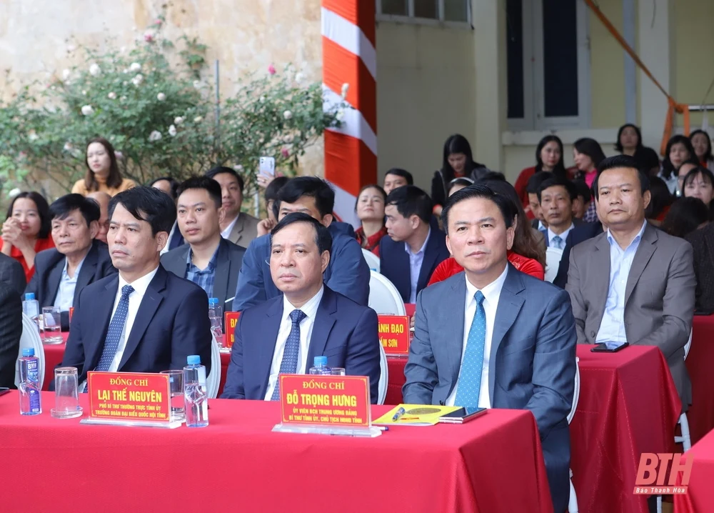 Tuyên dương, trao thưởng cho học sinh và giáo viên có học sinh đoạt giải quốc gia THPT năm học 2023-2024