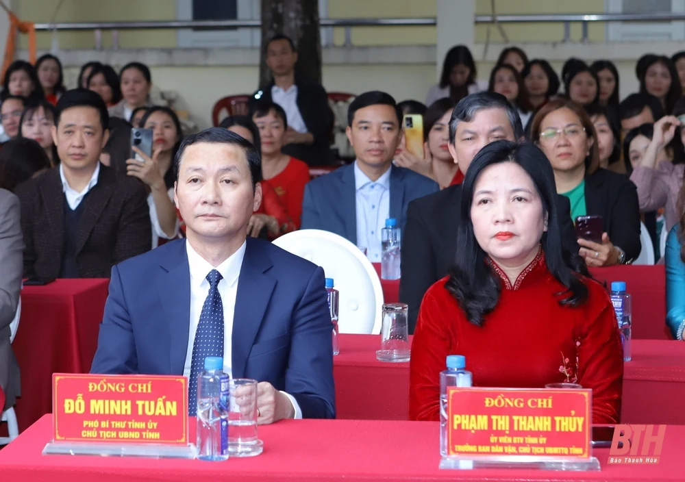 Tuyên dương, trao thưởng cho học sinh và giáo viên có học sinh đoạt giải quốc gia THPT năm học 2023-2024