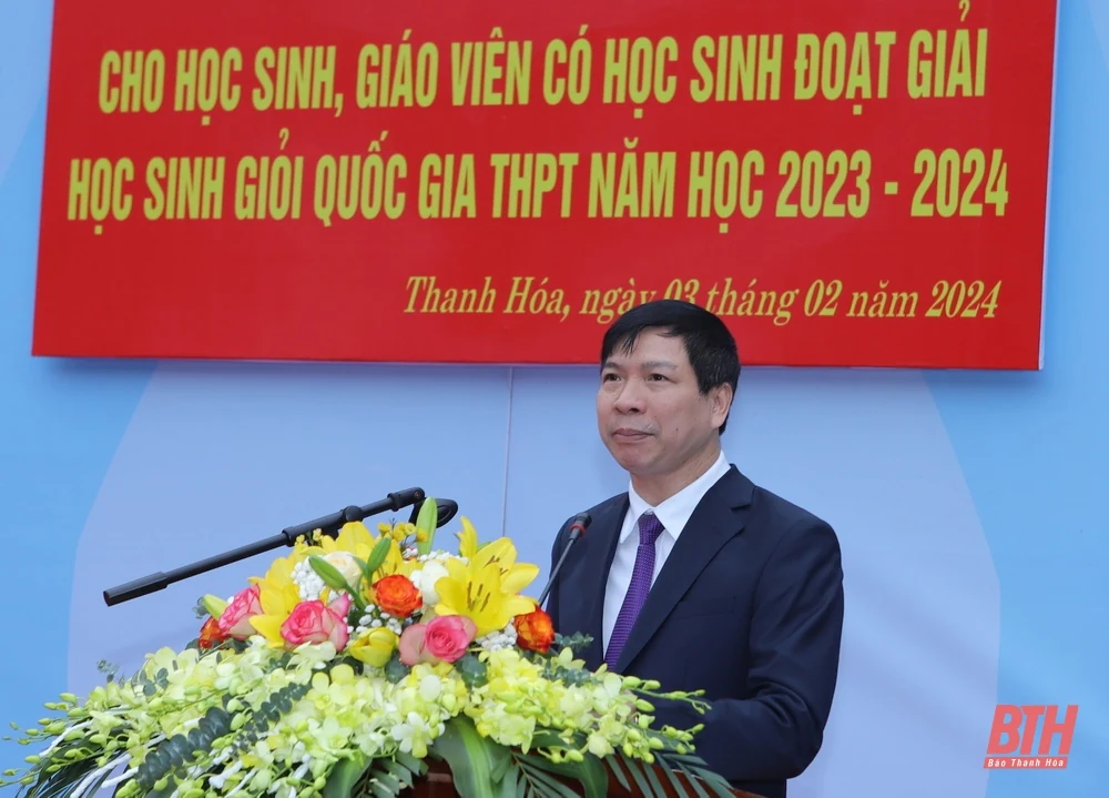 Tuyên dương, trao thưởng cho học sinh và giáo viên có học sinh đoạt giải quốc gia THPT năm học 2023-2024