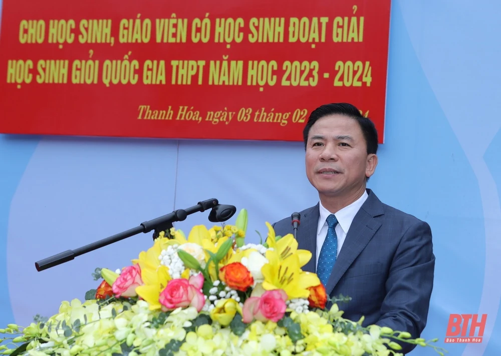 Tuyên dương, trao thưởng cho học sinh và giáo viên có học sinh đoạt giải quốc gia THPT năm học 2023-2024