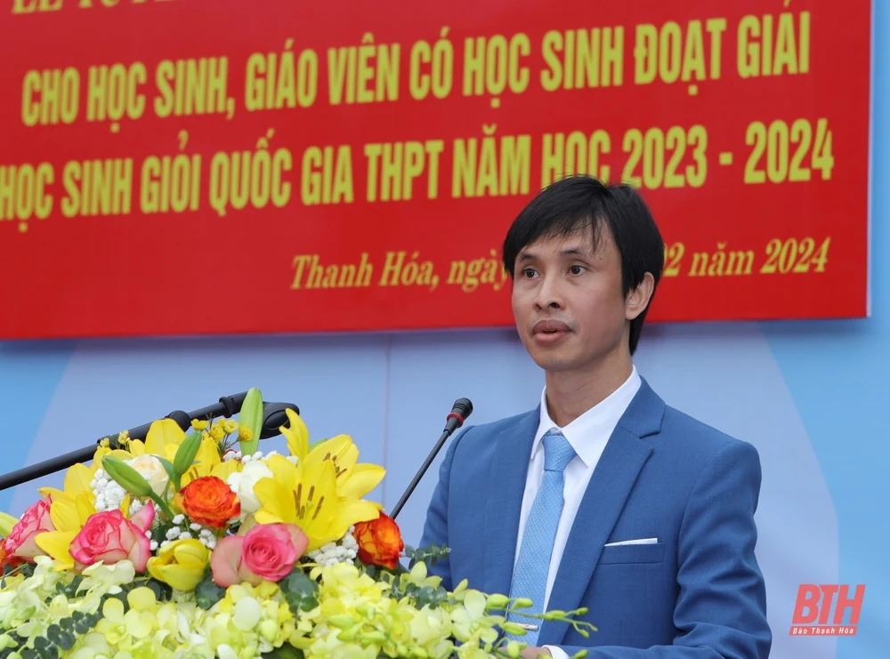Tuyên dương, trao thưởng cho học sinh và giáo viên có học sinh đoạt giải quốc gia THPT năm học 2023-2024