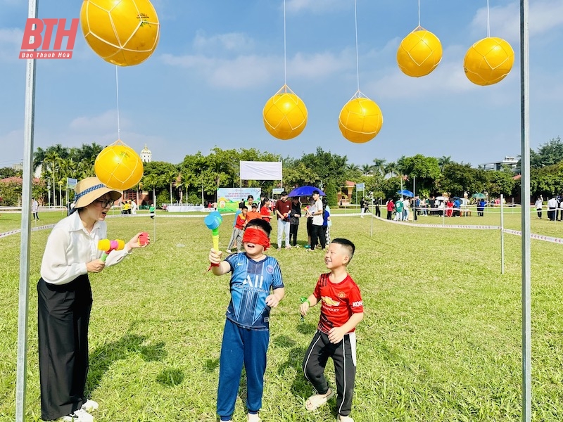 Tổ chức chương trình chào năm mới tại Làng trẻ SOS Thanh Hoá