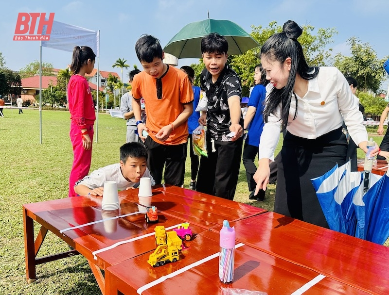 Tổ chức chương trình chào năm mới tại Làng trẻ SOS Thanh Hoá