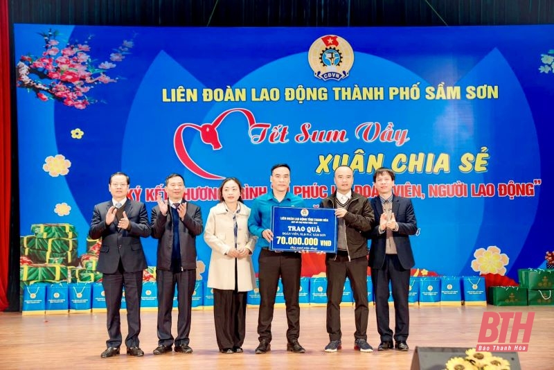 TP Sầm Sơn trao 625 suất quà tết cho đoàn viên, người lao động, học sinh có hoàn cảnh khó khăn