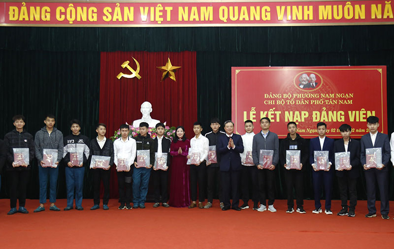 Đảng là đạo đức, là văn minh!