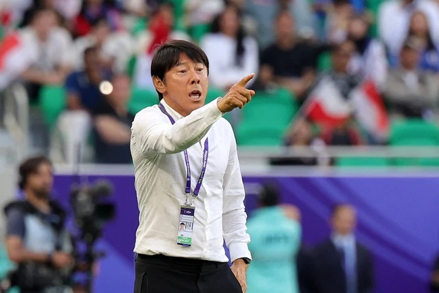 Son Heung-min tỏa sáng, Hàn Quốc vào bán kết sau màn lội ngược dòng; CĐV Indonesia kiến nghị giữ chân HLV Shin Tae-yong