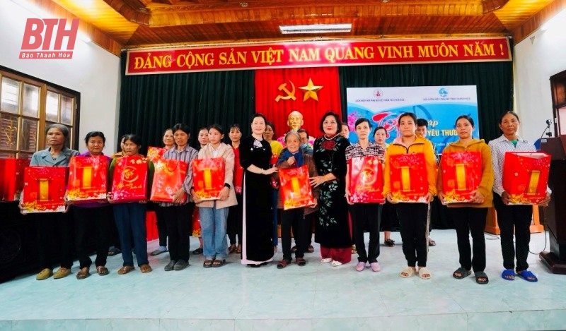 Liên hiệp Hội phụ nữ Việt Nam tại CHLB Đức trao quà cho hội viên, phụ nữ khó khăn huyện Yên Định