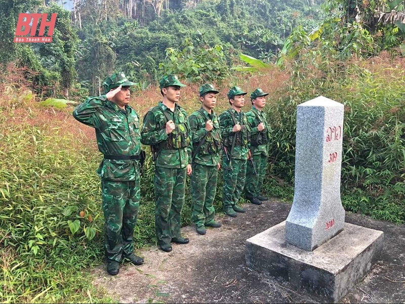 Dệt mùa xuân nơi biên giới