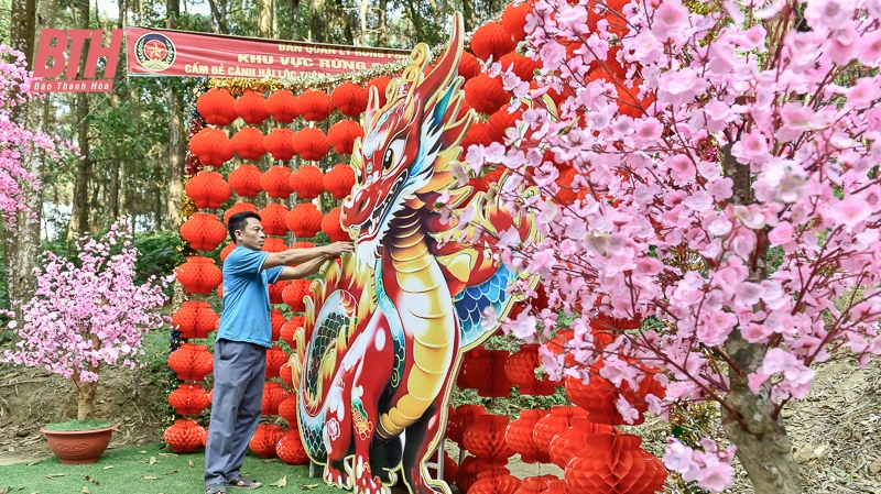 Phủ Na trang hoàng rực rỡ đón xuân Giáp Thìn