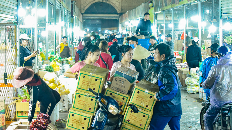 Mưu sinh ở chợ đầu mối lớn nhất xứ Thanh ngày cận Tết