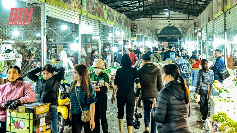 Mưu sinh ở chợ đầu mối lớn nhất xứ Thanh ngày cận Tết