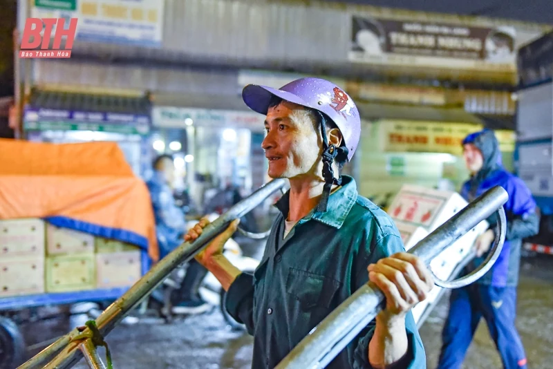 Mưu sinh ở chợ đầu mối lớn nhất xứ Thanh ngày cận Tết