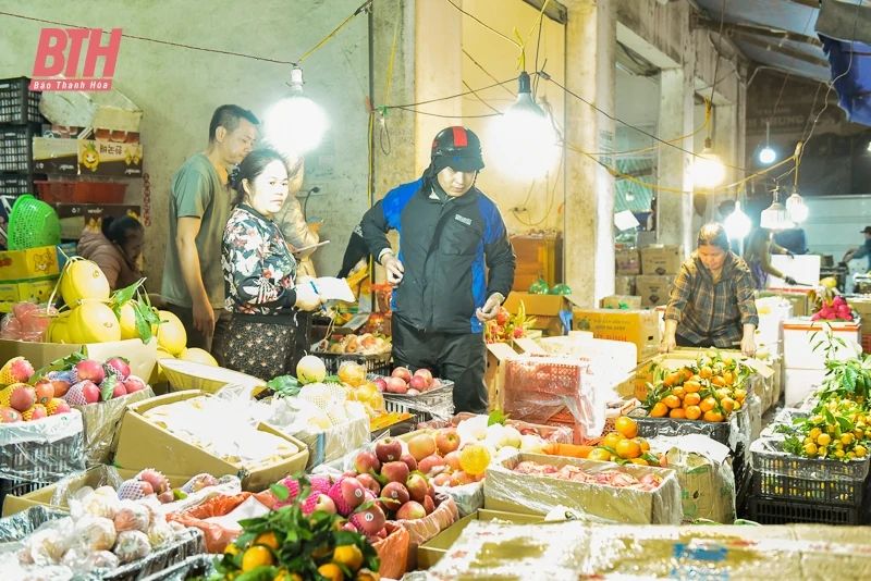 Mưu sinh ở chợ đầu mối lớn nhất xứ Thanh ngày cận Tết