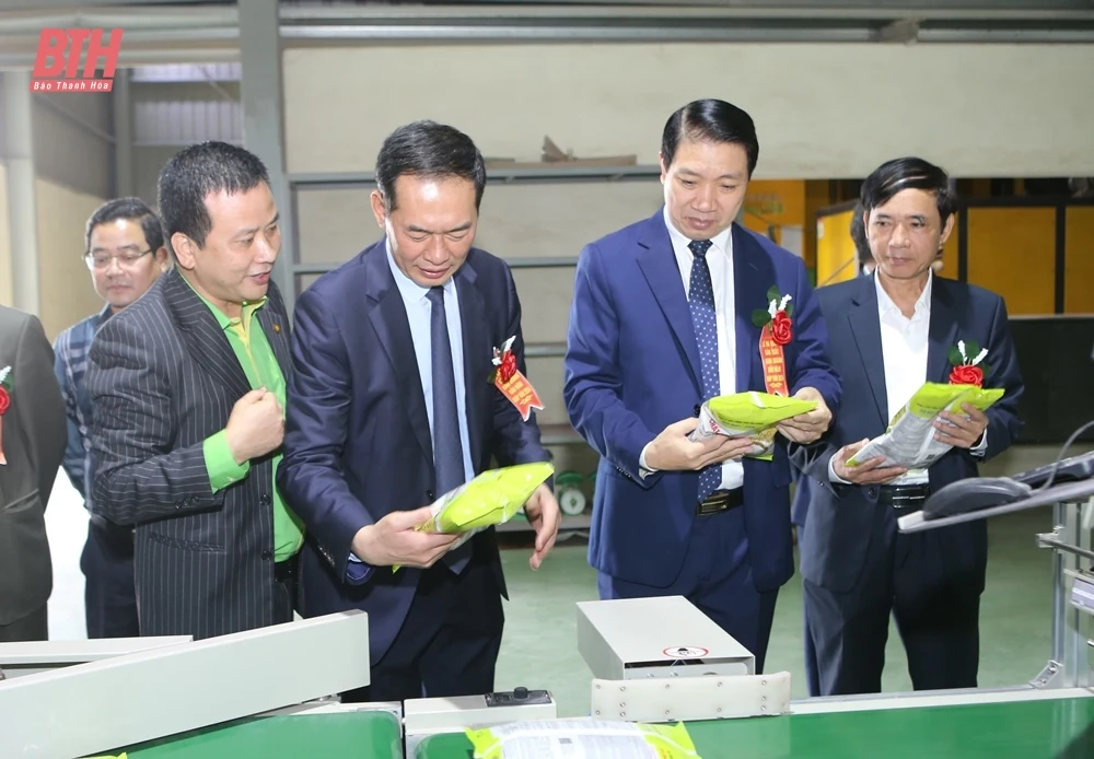 Phó Bí thư Tỉnh ủy Trịnh Tuấn Sinh dự lễ ra quân sản xuất đầu năm tại Công ty TNHH Hạt giống HANA