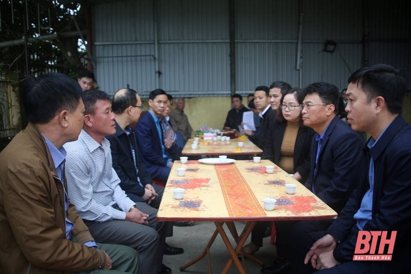 Ban An toàn giao thông tỉnh thăm viếng, hỗ trợ gia đình các nạn nhân tử vong trong vụ tai nạn giao thông tại cầu vượt Phú Sơn