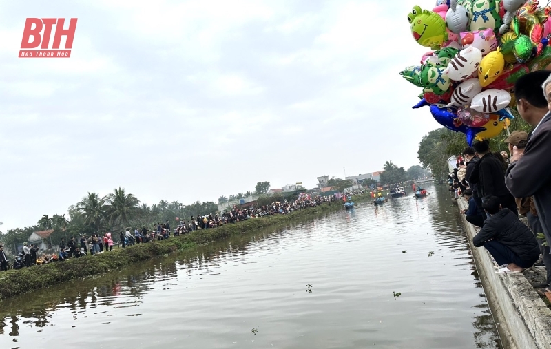 Tưng bừng lễ hội đua thuyền truyền thống trên sông Hói Đào