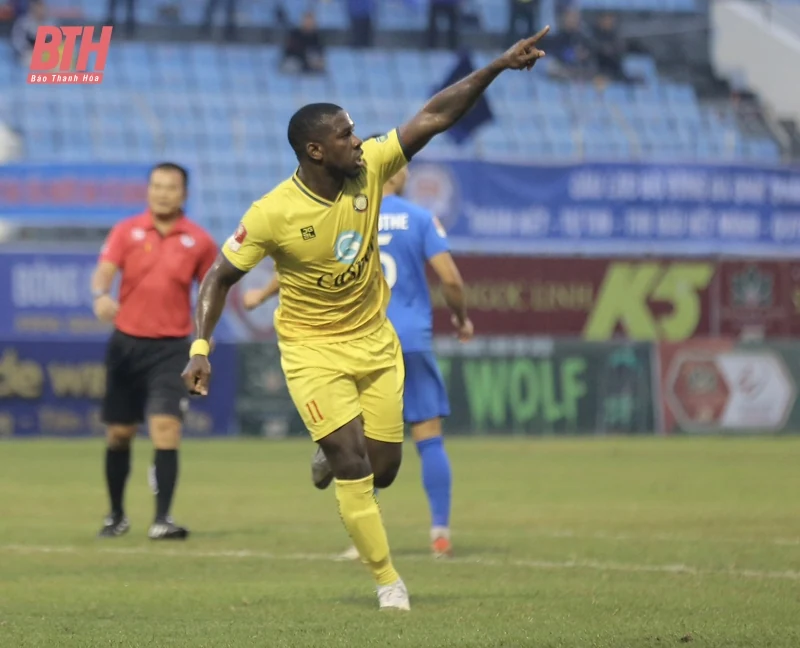 Thắng thuyết phục Hà Nội FC, Đông Á Thanh Hóa tạm vươn lên vị trí thứ nhì