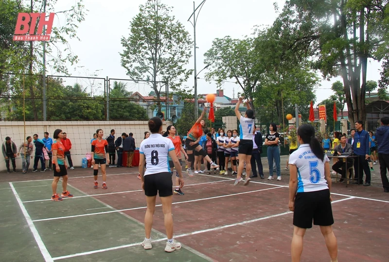 Thiệu Hóa tổ chức các hoạt động thể thao và trưng bày sách báo, ấn phẩm “Mừng Đảng - Mừng xuân Giáp Thìn 2024”