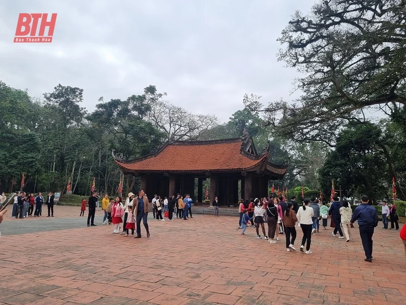 Khu di tích quốc gia đặc biệt Lam Kinh hút khách những ngày đầu xuân