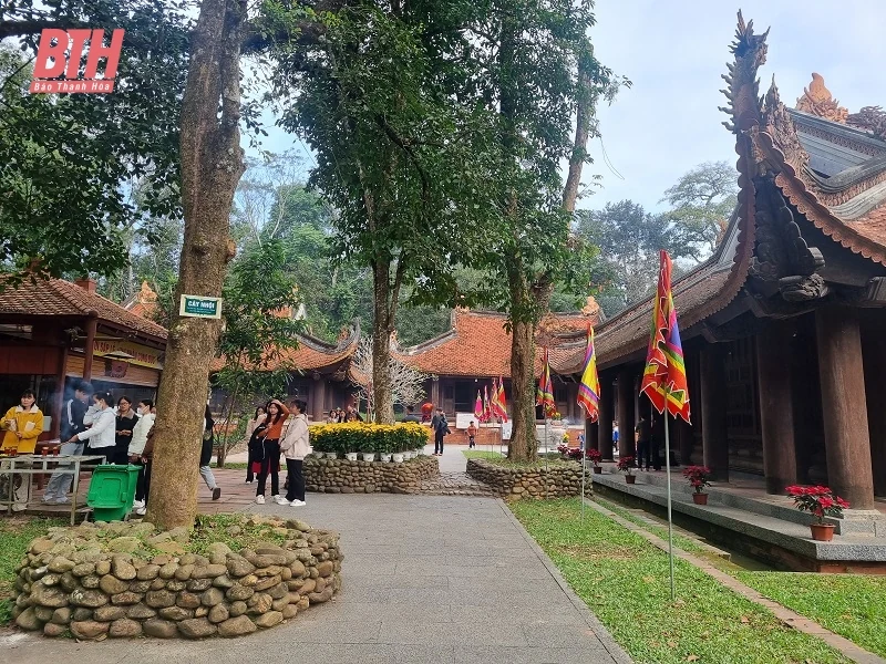 Khu di tích quốc gia đặc biệt Lam Kinh hút khách những ngày đầu xuân