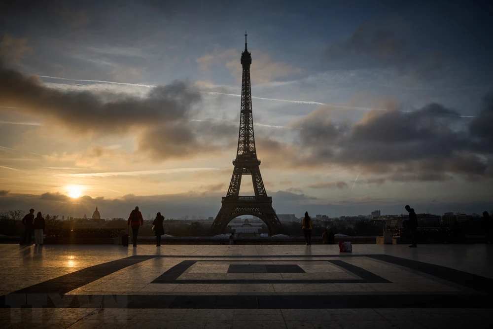 Pháp: Cuộc đình công của các nhân viên tại Tháp Eiffel kết thúc