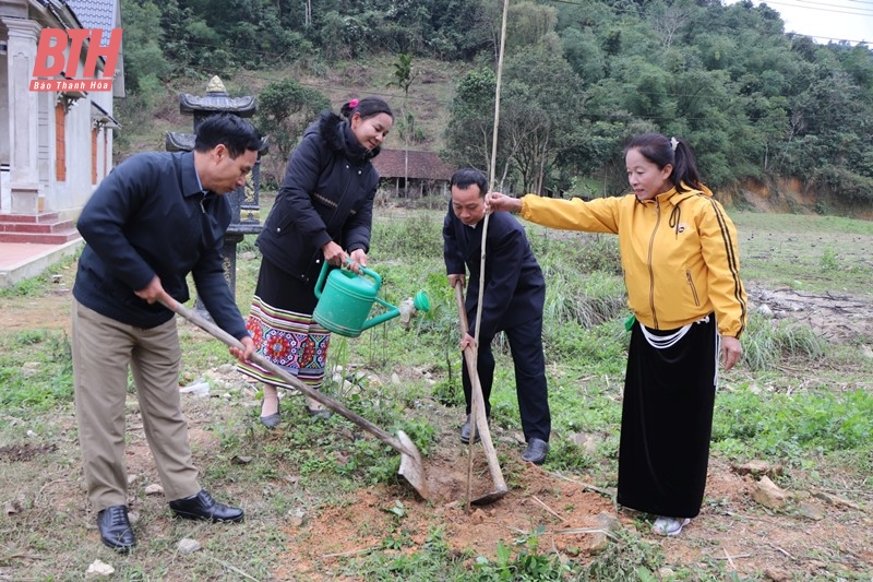 Ra quân trồng cây và tổ chức phiên chợ truyền thông phòng, chống rác thải nhựa