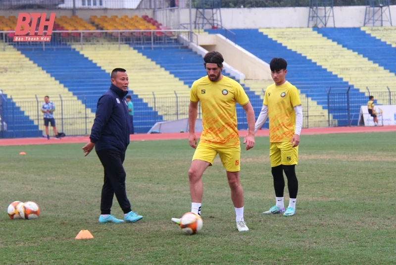 CLB Đông Á Thanh Hóa tuyển trung vệ mới thay thế Gustavo Santos