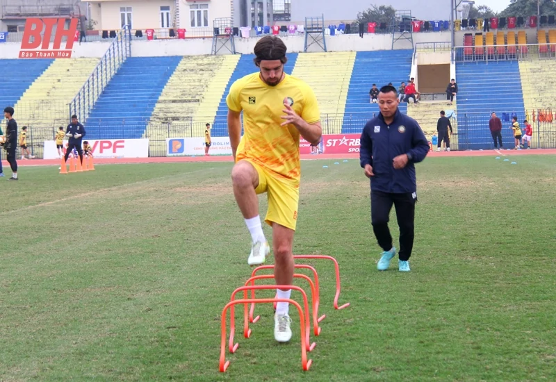 CLB Đông Á Thanh Hóa tuyển trung vệ mới thay thế Gustavo Santos