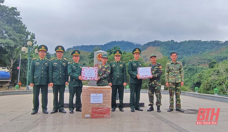 Những người lính mang quân hàm xanh