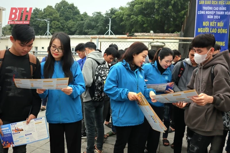 Tuyên truyền, tư vấn chính sách BHXH, BHYT tại “Ngày hội việc làm năm 2024”