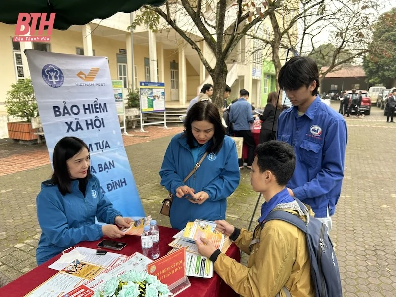 Tuyên truyền, tư vấn chính sách BHXH, BHYT tại “Ngày hội việc làm năm 2024”