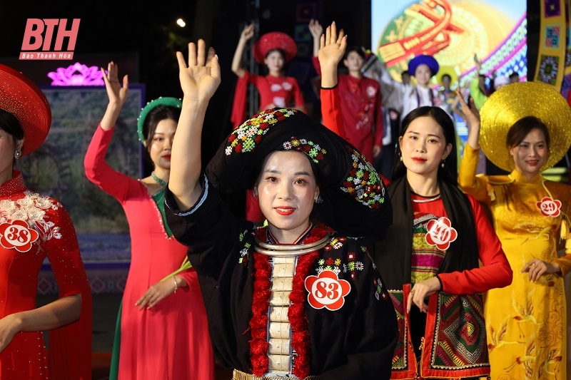 Mãn nhãn phần trình diễn trang phục truyền thống các dân tộc tỉnh Thanh Hóa