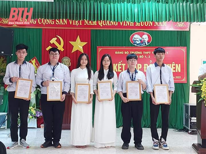 Đảng bộ thị xã Nghi Sơn quan tâm phát triển đảng viên trong trường học