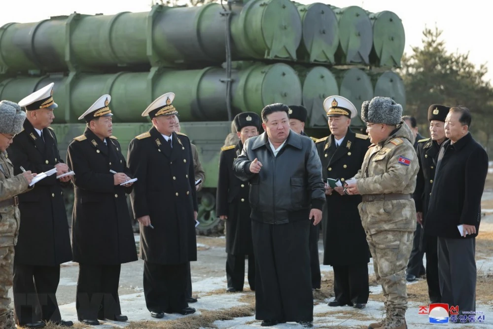 Nhà lãnh đạo Triều Tiên Kim Jong-un thị sát cơ sở huấn luyện tác chiến lớn