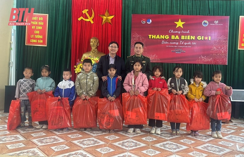 Thiết thực chương trình Tháng ba biên giới