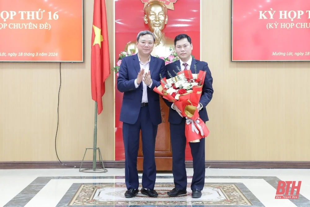 Phó Bí thư Thường trực Tỉnh ủy Lại Thế Nguyên dự Kỳ họp thứ 16, HĐND huyện Mường Lát khóa VI