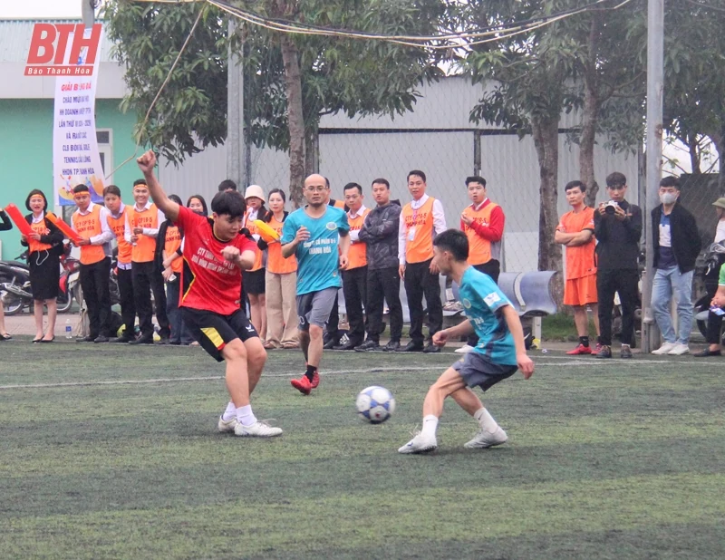Khai mạc giải bóng đá, ra mắt các CLB thể thao chào mừng Đại hội Hiệp hội Doanh nghiệp TP Thanh Hóa lần thứ II