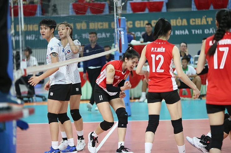 Xi măng Long Sơn Thanh Hóa thua ngược đáng tiếc trước Binh chủng Thông tin - Trường Tươi Bình Phước