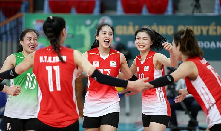 Xi măng Long Sơn Thanh Hóa thua ngược đáng tiếc trước Binh chủng Thông tin - Trường Tươi Bình Phước
